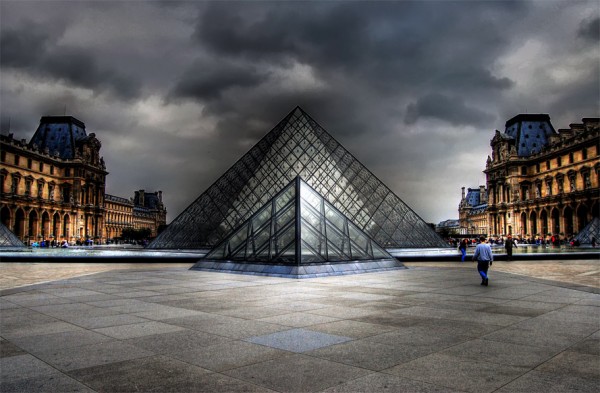 Pyramide du Louvre en HDR