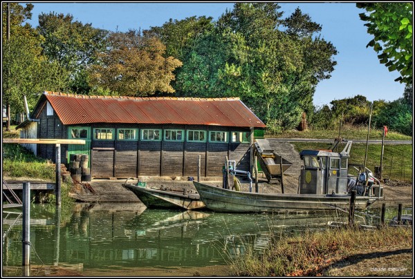 Hangar et bateaux en HDR