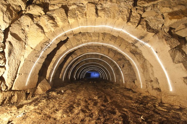 Arches en lightpainting dans un carrière souterraine C Pierre-Henry Muller 2